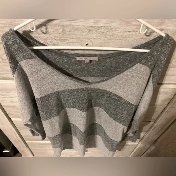 GAP 3/4 Length Striped Top - Picture 2 of 3